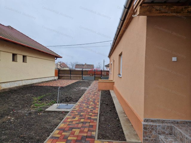 Eladó családi ház, Jászárokszálláson 33.5 M Ft, 3 szobás