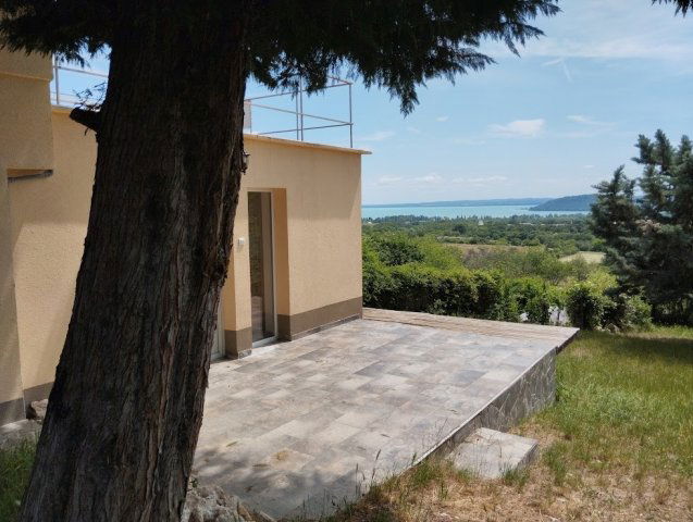 Eladó nyaraló, Balatonfüreden 126.5 M Ft, 3 szobás