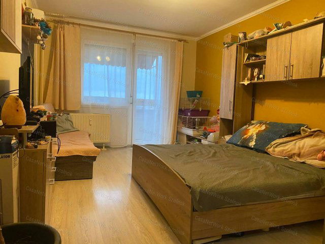 Eladó panellakás, Szolnokon 34.9 M Ft, 3 szobás