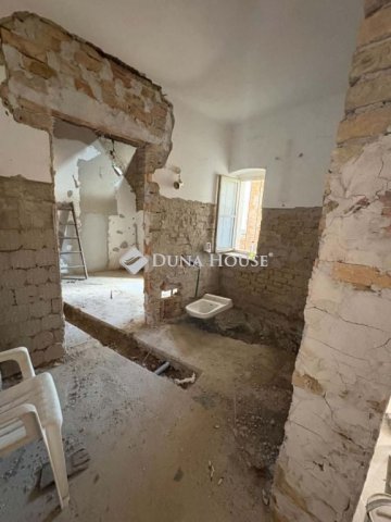 Eladó családi ház, Bakonytamásin 23.9 M Ft, 4 szobás