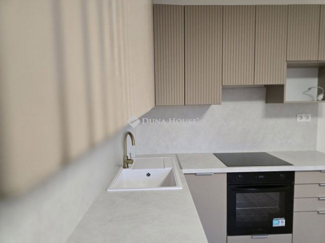 Eladó panellakás, Pécsett, Enyezd úton 49.9 M Ft, 3 szobás