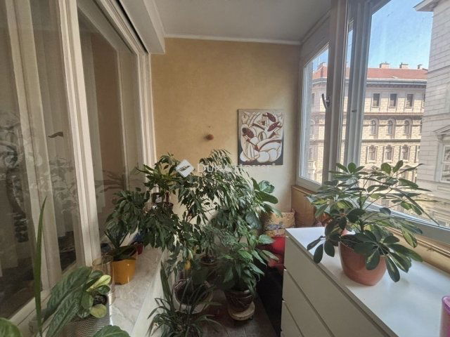 Eladó téglalakás, Budapesten, V. kerületben 99.9 M Ft, 2 szobás