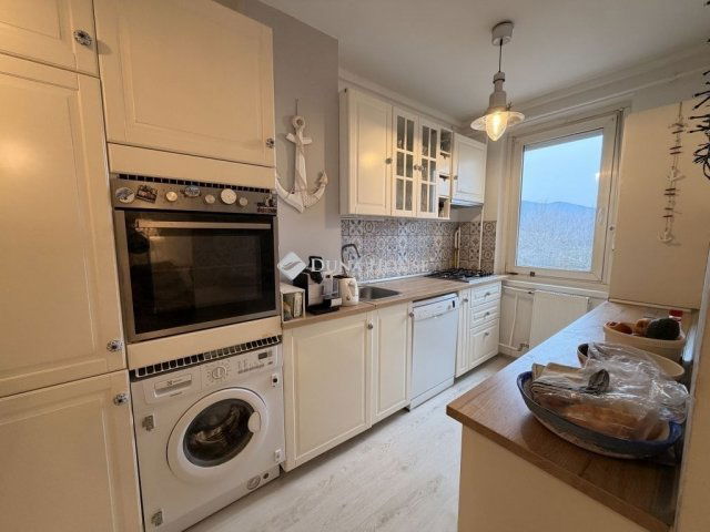 Eladó panellakás, Budapesten, III. kerületben 99.45 M Ft