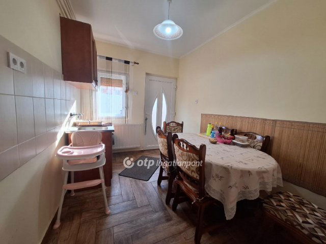Eladó családi ház, Komádiban 19.99 M Ft, 2 szobás