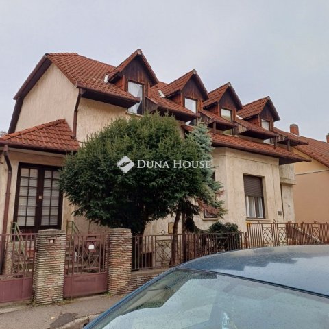 Eladó ikerház, Pécsett, Lőcse utcában 59 M Ft, 4 szobás