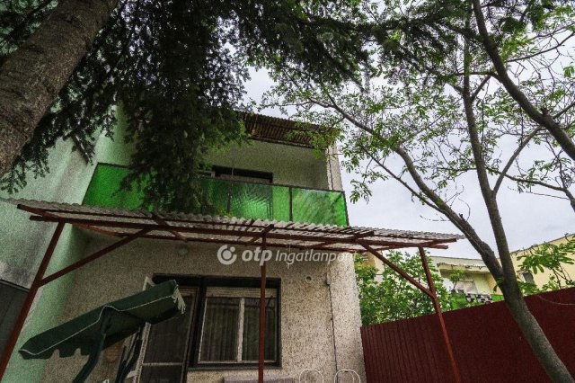 Eladó téglalakás, Kunszentmártonban 33.9 M Ft, 1+2 szobás