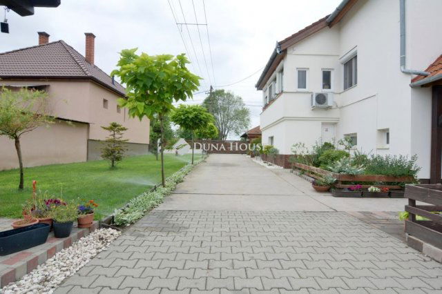 Eladó családi ház, Kecskeméten 135 M Ft, 7 szobás
