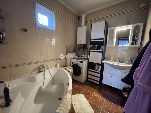 Eladó családi ház, Dunaharasztin 139 M Ft, 7 szobás
