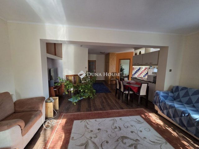 Eladó családi ház, Leányfaluban 159.9 M Ft, 3 szobás