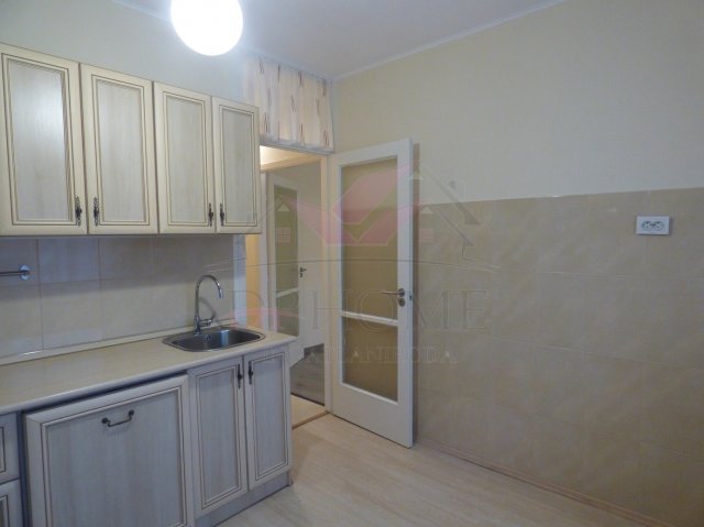 Kiadó panellakás, albérlet, Debrecenben 250 E Ft / hó, 3 szobás
