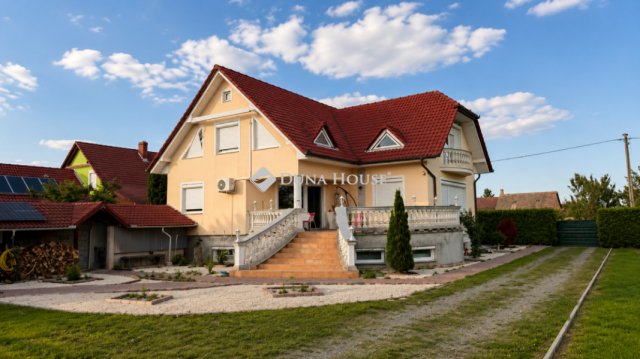 Eladó családi ház, Bólyban 135 M Ft, 6 szobás
