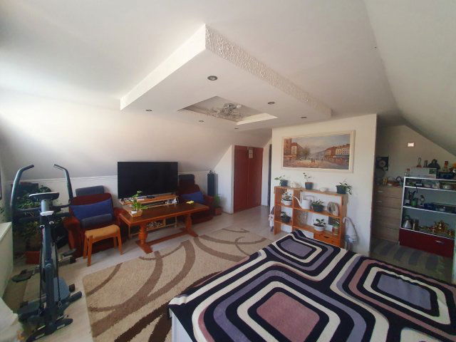 Eladó családi ház, Lesencefaluban 54.9 M Ft, 4+4 szobás