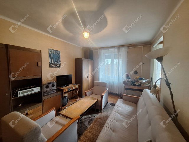 Eladó téglalakás, Ajkán 32.5 M Ft, 1+1 szobás