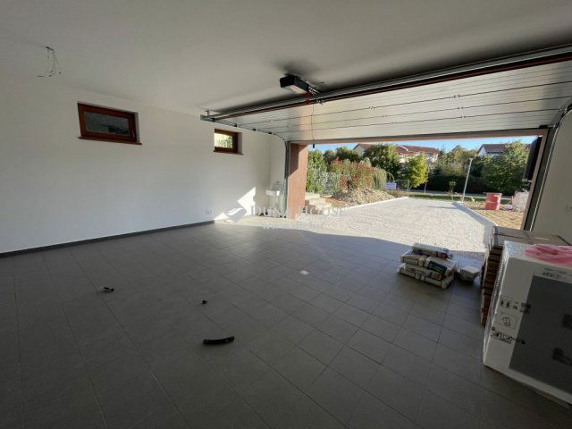 Eladó ikerház, Veszprémben 189 M Ft, 7 szobás