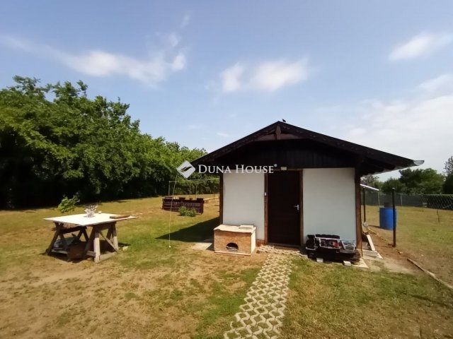 Eladó nyaraló, Tóalmáson 28 M Ft, 2 szobás
