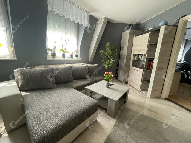 Eladó téglalakás, Tatabányán 89.9 M Ft, 4 szobás