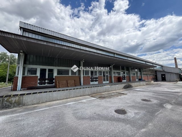 Eladó ipari ingatlan, Almásfüzitőn 599 M Ft