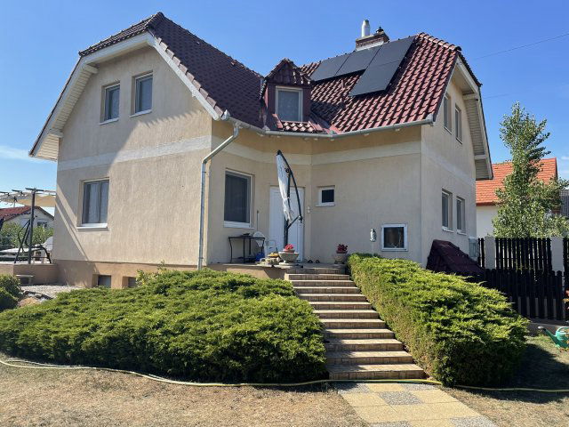 Eladó családi ház, Veszprémben 119.5 M Ft, 4+2 szobás