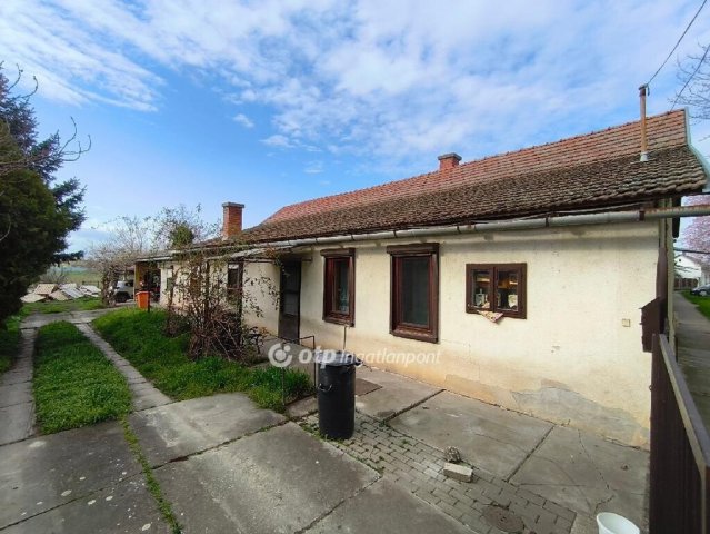 Eladó családi ház, Mezőtúron 22.9 M Ft, 1+2 szobás