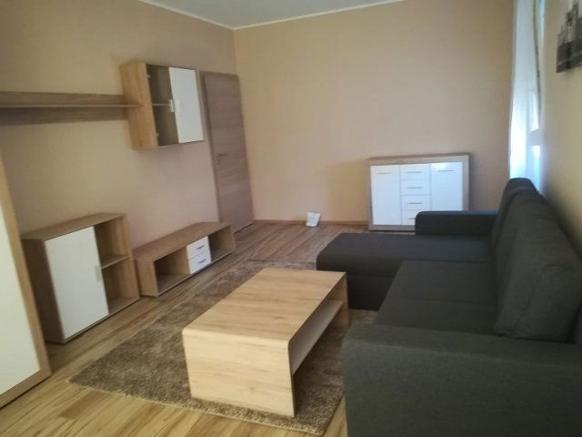 Kiadó panellakás, albérlet, Pécsett, Madách Imre utcában