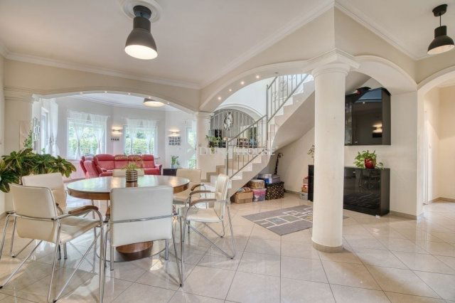 Eladó családi ház, Érden 169.9 M Ft, 6 szobás