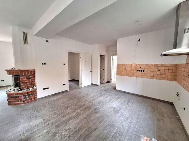 Eladó téglalakás, Százhalombattán 79.9 M Ft, 3 szobás