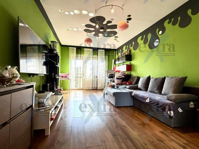 Eladó panellakás, Szegeden 62.99 M Ft, 3 szobás