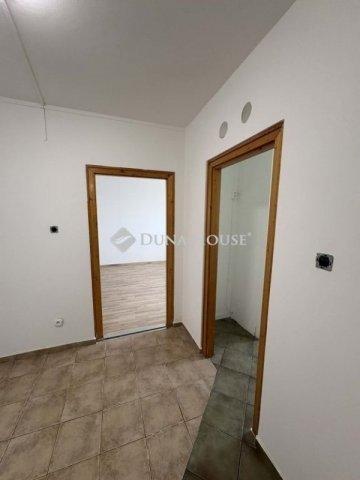 Eladó panellakás, Budapesten, III. kerületben 73.9 M Ft, 2 szobás