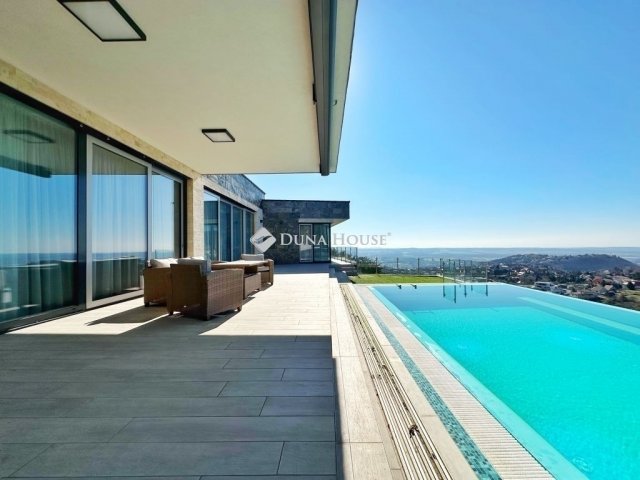 Eladó családi ház, Pécsett 425 M Ft, 4 szobás