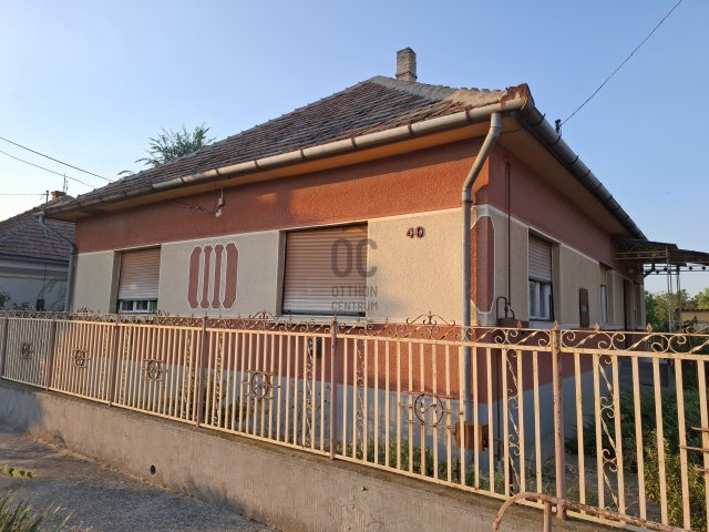 Eladó családi ház, Tápiószentmártonon 28 M Ft, 3 szobás