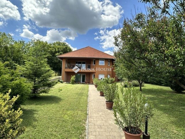 Eladó családi ház, Kozármislenyen 183.9 M Ft, 6 szobás