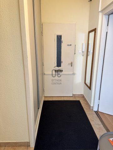 Kiadó panellakás, albérlet, Szolnokon 120 E Ft / hó, 2 szobás