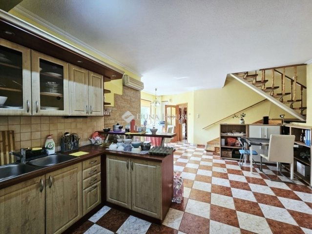 Eladó családi ház, Gödön 100 M Ft, 7 szobás