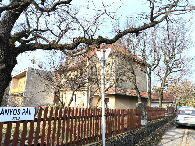 Eladó ikerház, Pécsett 198 M Ft, 7 szobás / költözzbe.hu