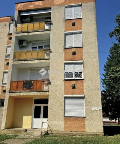 Eladó téglalakás, Barcson 19.9 M Ft, 2 szobás