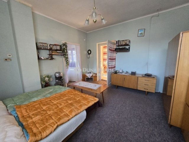 Eladó családi ház, Pécsett 26.9 M Ft, 3 szobás