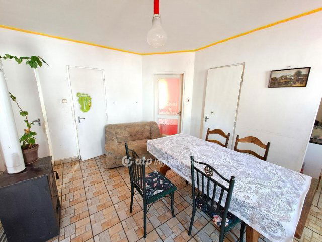 Eladó családi ház, Törtelen 31.9 M Ft, 5 szobás