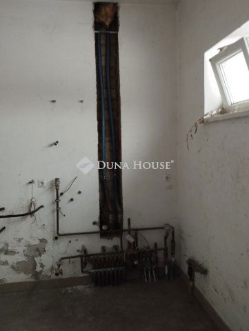 Eladó ipari ingatlan, Újszentivánon 53.5 M Ft