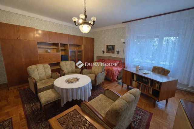 Eladó családi ház, Csákváron 64.9 M Ft, 5 szobás