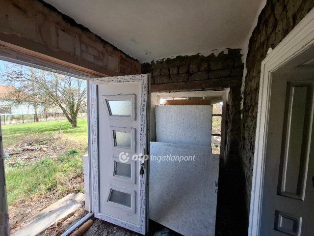 Eladó családi ház, Mezőszemerén 8 M Ft, 2 szobás