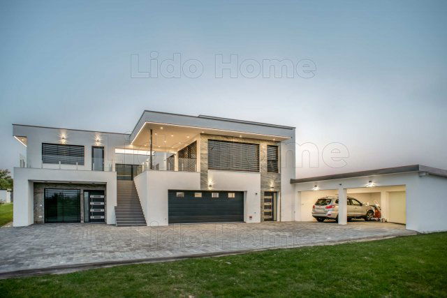 Eladó családi ház, Hévízen 780 M Ft, 6 szobás