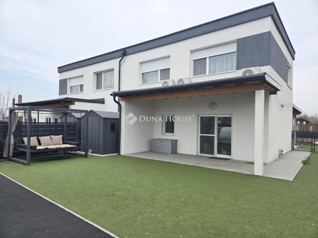 Eladó téglalakás, Szászbereken 84.9 M Ft, 4 szobás