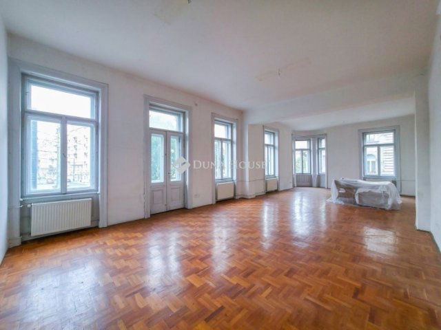 Eladó téglalakás, Budapesten, VII. kerületben 128 M Ft, 3 szobás