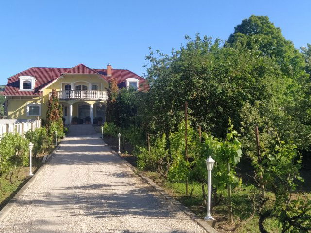 Eladó családi ház, Esztergomban, Visegrádi úton 179.99 M Ft