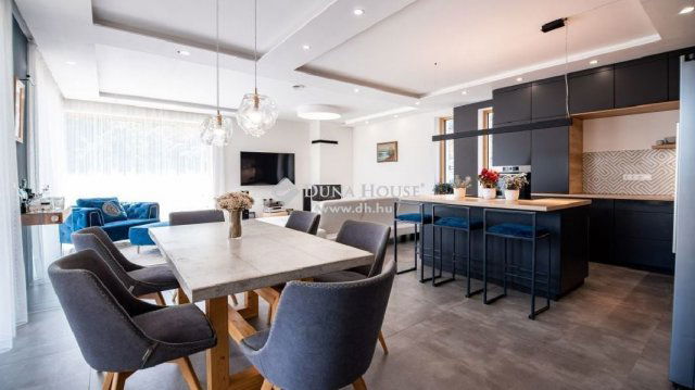 Eladó családi ház, Balatonalmádiban 499 M Ft, 6 szobás