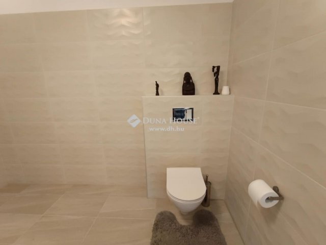 Eladó családi ház, Pomázon 199.5 M Ft, 6 szobás