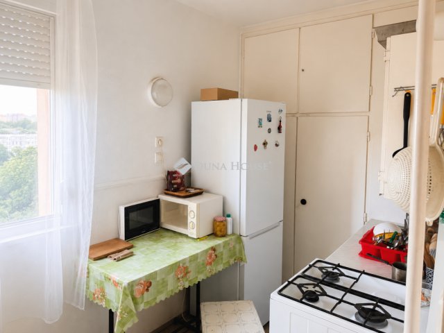 Kiadó panellakás, albérlet, Pécsett, Anikó utcában, 3 szobás