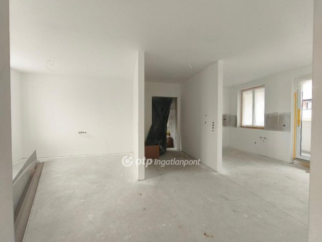 Eladó téglalakás, Nagykanizsán 79.99 M Ft, 3 szobás