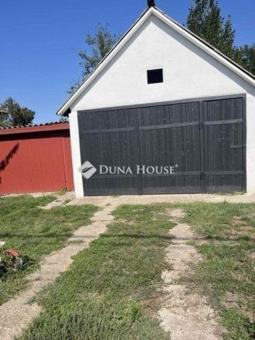 Eladó családi ház, Vecsésen 113.9 M Ft, 3 szobás