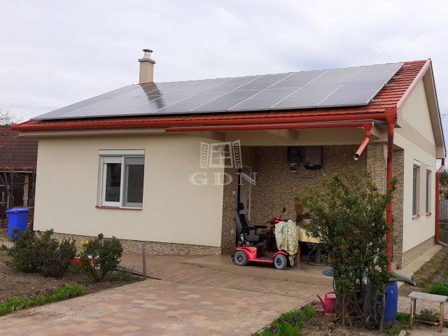 Eladó családi ház, Debrecenben 78.56 M Ft, 1 szobás